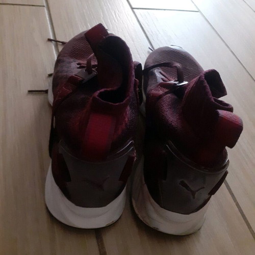 Puma athletic shoes like new, burgundy