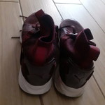 Puma athletic shoes like new, burgundy