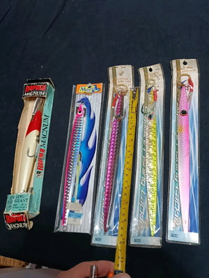 Package of 4 metal jigging fish and 1 trolling fish new