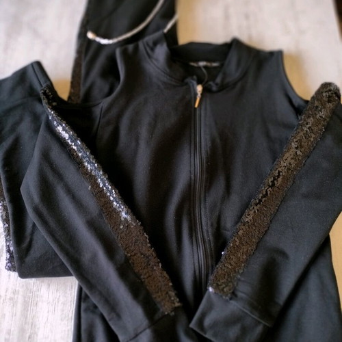 Tyr set new black with shiny trim, size S