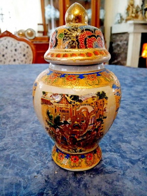 Chinese vase with lid 15 cm