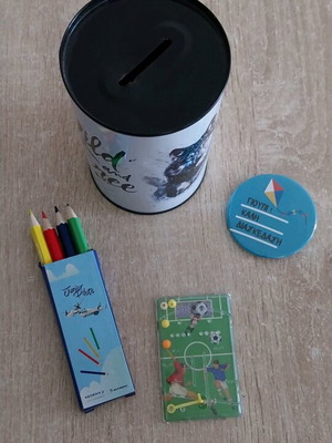 Metal piggy bank like new with colored pencils set, badge and palm football