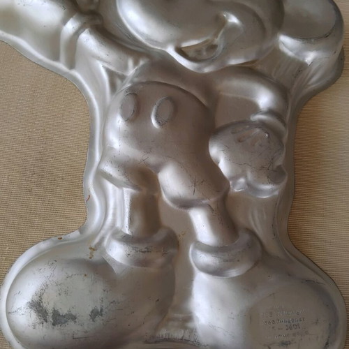Mickey Mouse cake mold used