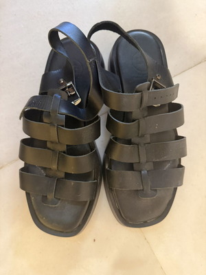 Leather sandals size 39 like new, black