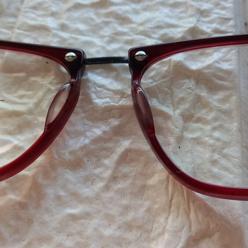 Benetton eyeglasses like new, unisex red frame, astigmatism lenses