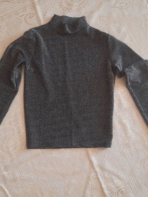 Silver blouse like new, one size