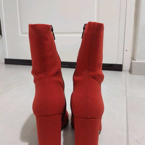 Pointed red ankle boots like new with thick heel