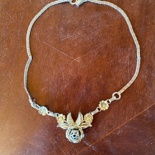 Necklace like new with vintage rose design