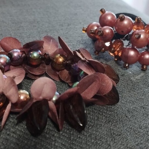 Boho hair accessories set of 2 with beads and petals, new, rotten apple color