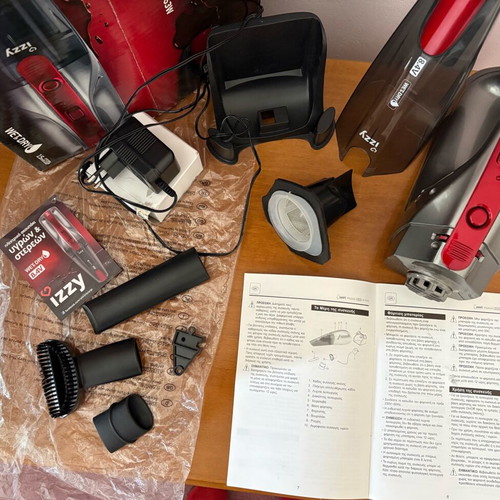 Izzy handheld vacuum cleaner wet & dry used with accessories