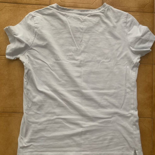 Guess women's t shirt white like new, short sleeve