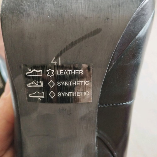 Quazi black leather pumps like new, size 41