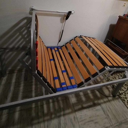 Medical reclining bed like new with remote control