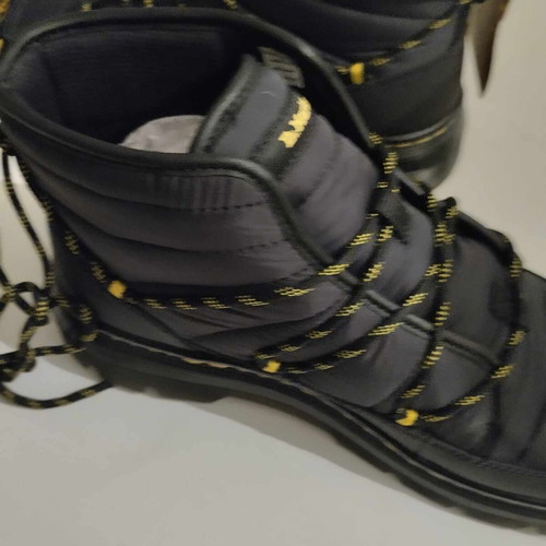 Dr. Martens Combs Padded Casual Boots size 42 new black