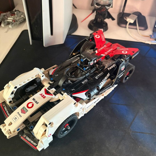 LEGO Technic Formula E Porsche 99X Electric (42137) like new