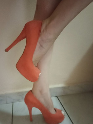 Sante pumps size 40 coral color like new