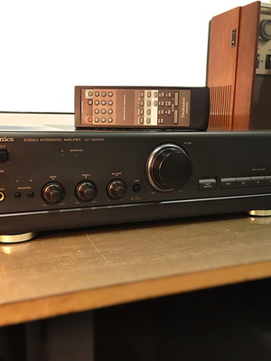 Technics SU-V620M2 Stereo Integrated Amplifier used with remote control