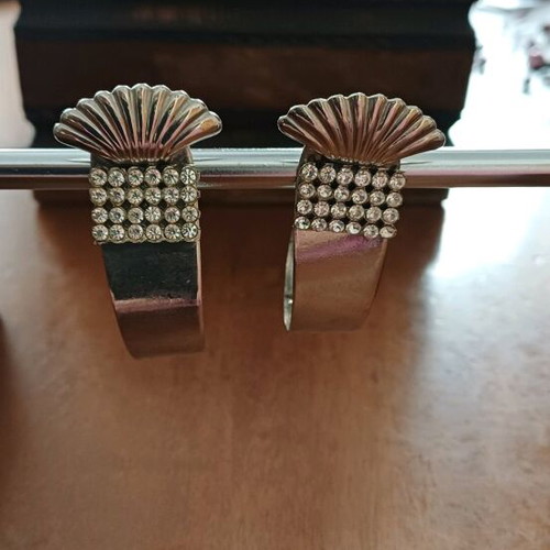 Silver dangling earrings like new