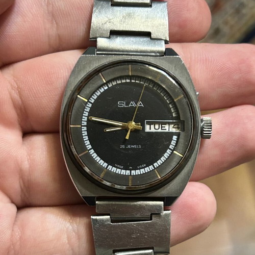 Slava mechanical wristwatch with 26 jewels like new, black and silver