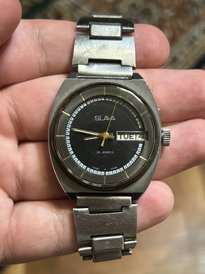 Slava mechanical wristwatch with 26 jewels like new, black and silver