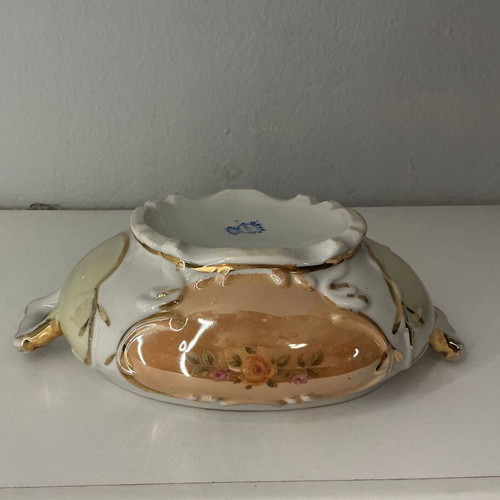 Vintage porcelain with gold details like new, collectible piece