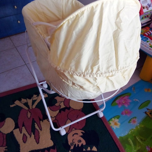 Motherbaby yellow bassinet like new with accessories and anatomical mattress