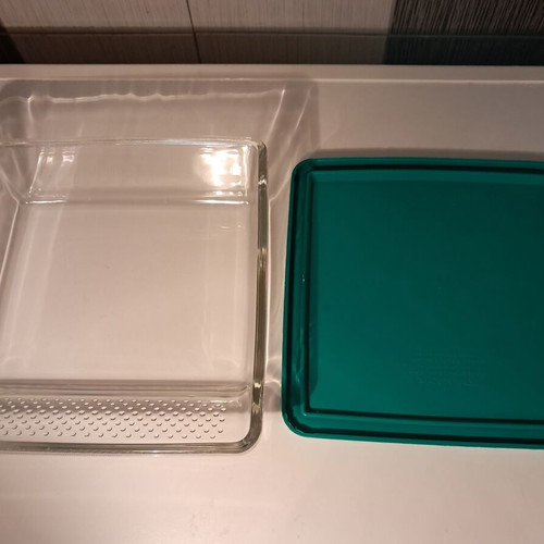 Heat-Resistant Glass Tupperware 1.5L with Plastic Lid like new