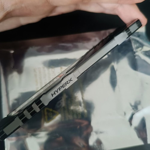Kingston HyperX FURY RGB 16GB DDR4 UDIMM 3200MHz CL16-18-18 like new