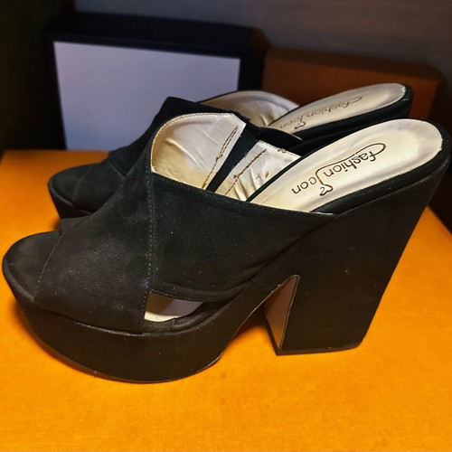 Mules Fashion Icon size 38 black, like new, thick heel