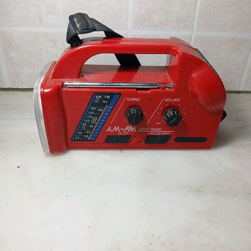 Multifunctional AM/FM Flashlight Radio like new, 1980s