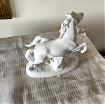  Καλπάζοντα άλογα. Σε σχέδιο του Kurt Stainer. Wallendorf porcelain Germany του 1965. Μήκος 14 εκατοστά, ύψος 16 εκατοστά