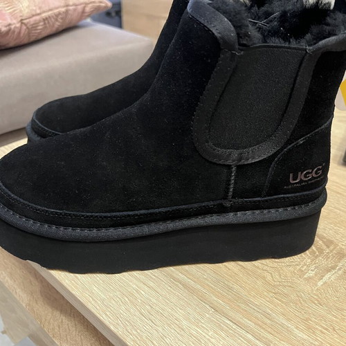 Ugg Australia boots new, black