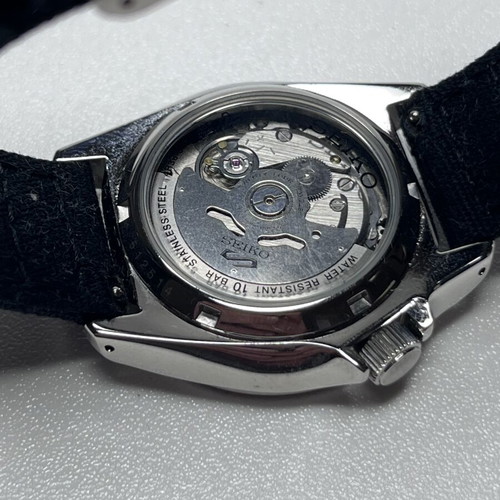 Seiko 5 SRPE67K1 watch like new, black