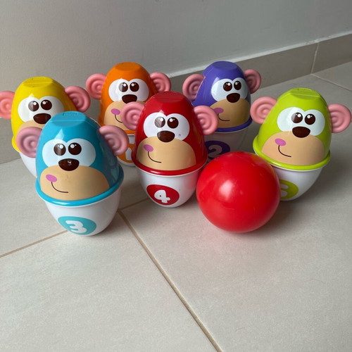 Chicco bowling set μεταχειρισμένο με κορίνες που χωρίζουν στη μέση