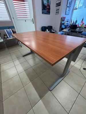 EMKA tutoring equipment like new, desks, chairs, study tables