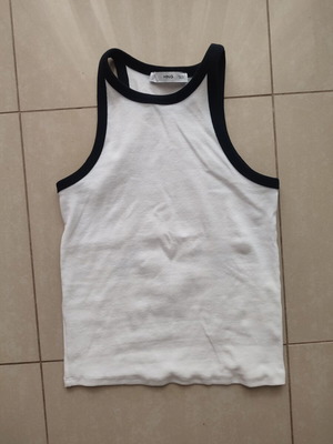 Mango sleeveless top like new, black and white, size S