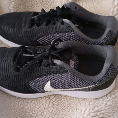 Nike Revolution 5 size 39 like new, black and white sports shoe