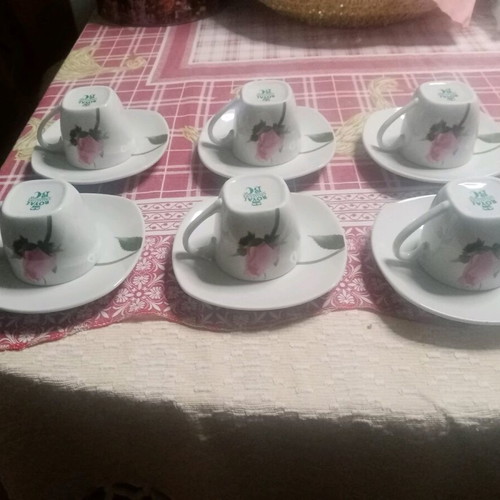 Set of 6 coffee cups with saucers new