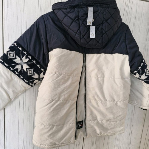 Lapin jacket for boy size 6 like new, hooded, white and blue