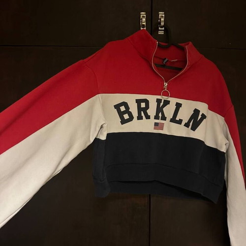 H&M Divided cropped hoodie used, size M, red-white-blue