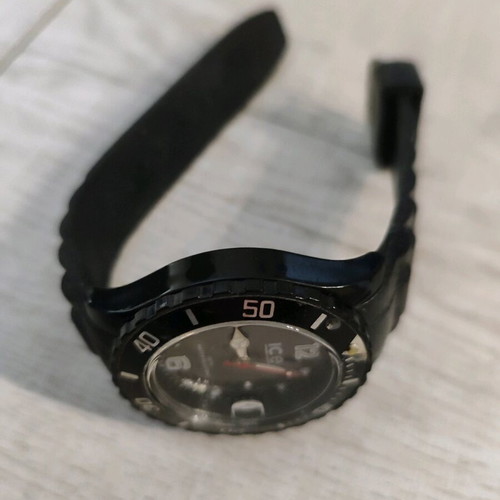 Men's watches used, all together, need batteries
