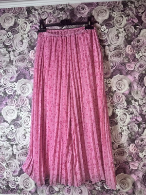 Pink Pleated Pants with Floral Pattern, Like New, Size 146/152