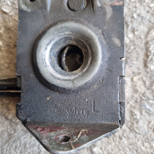Bmw e36 hood lock L used