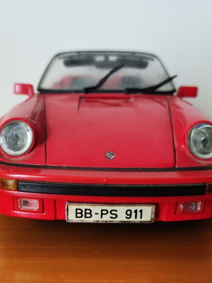 Vintage Porsche 911 Speedster Carrera cabriolet Maisto 1:18 diecast model car used