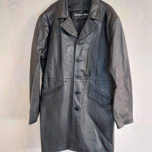 Men's leather coat Leather Man black like new, size 54