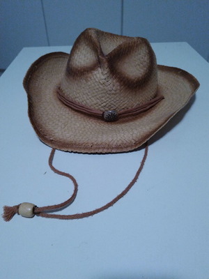 Carnival hat like new