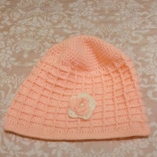 Knitted women's hat pink like new