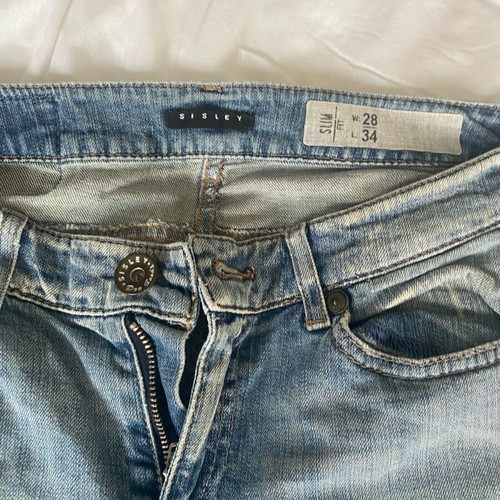 Sisley jeans like new with rips size 28