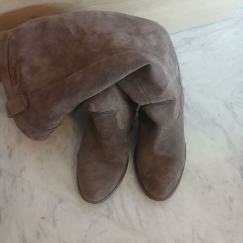 Boots used with low heel, size 38, beige suede