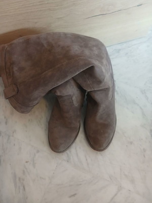 Boots used with low heel, size 38, beige suede